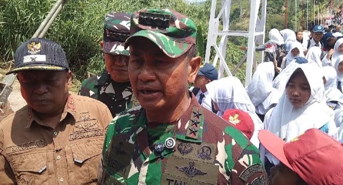 Jembatan Merah Putih 100 Meter di Rancabali Diresmikan, Danpussenif: Perpendek Jarak dan Dorong Ekonomi Warga