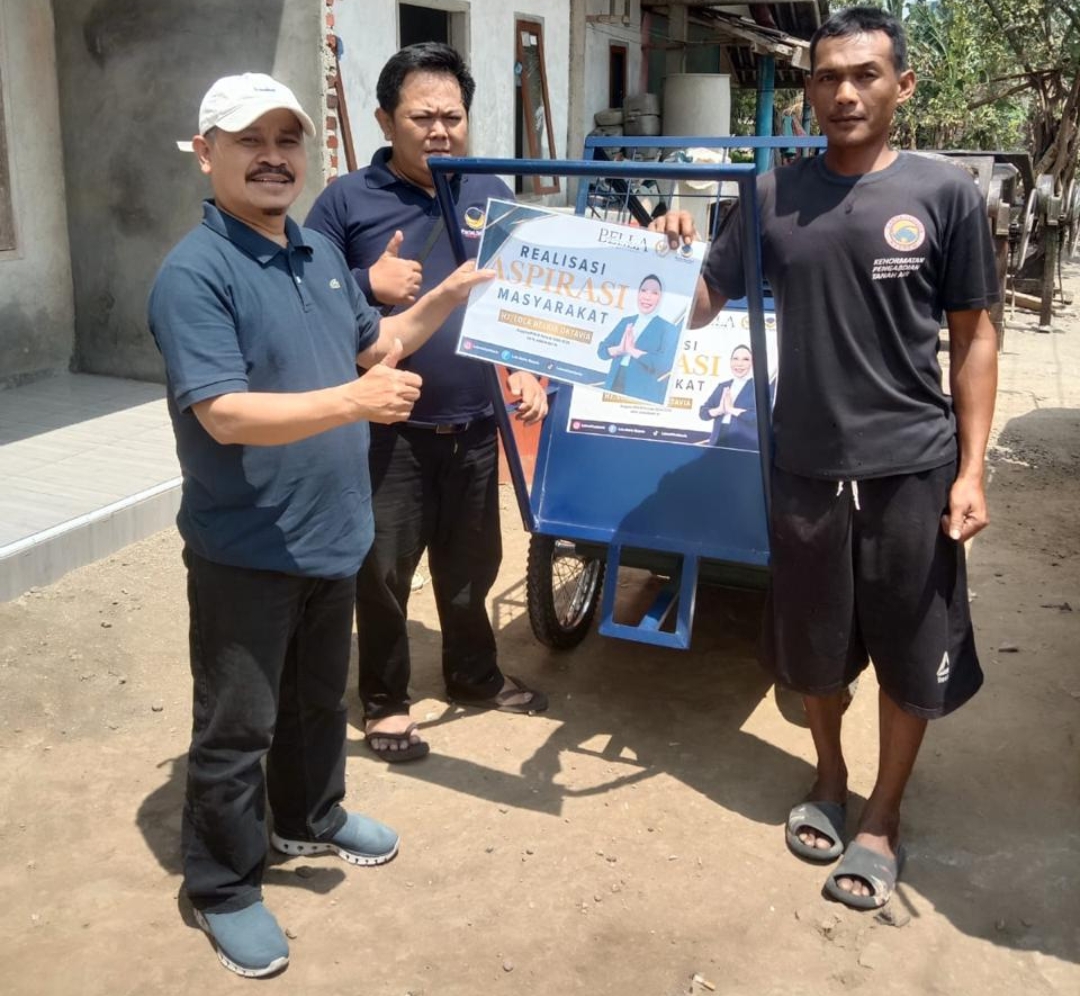 Gerobak Sampah Disalurkan ke DPC NasDem Se-Kota Tasikmalaya, Lola Dorong Gerakan Kebersihan dari Lingkungan