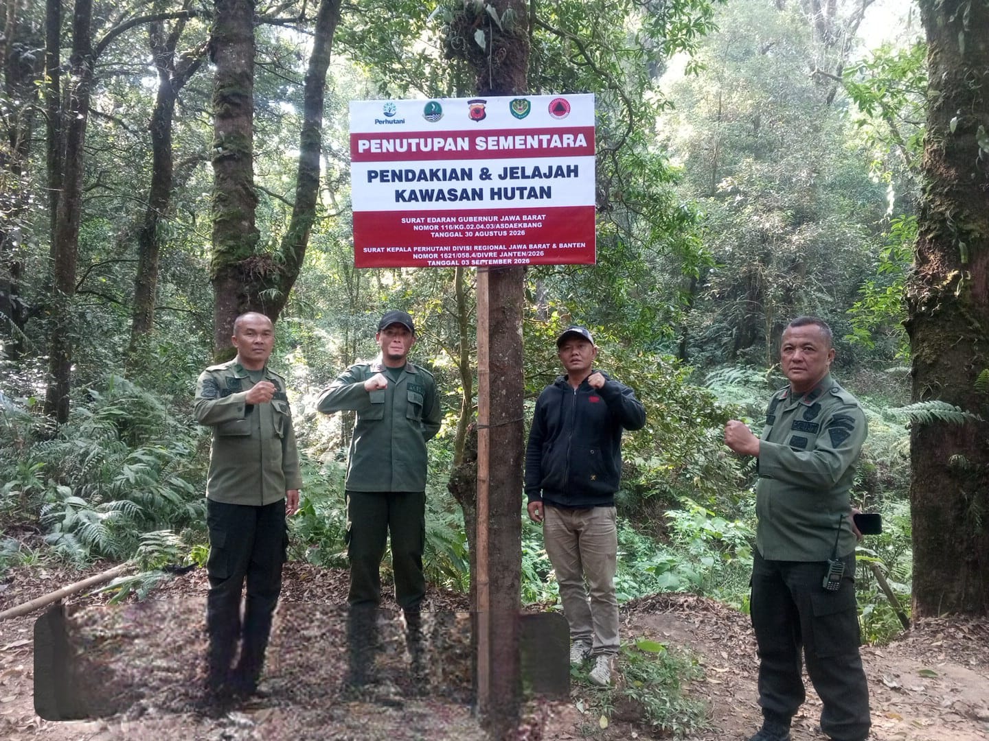 Cegah Karhutla, Perhutani KPH Bandung Utara Pasang Plang Larangan Pendakian