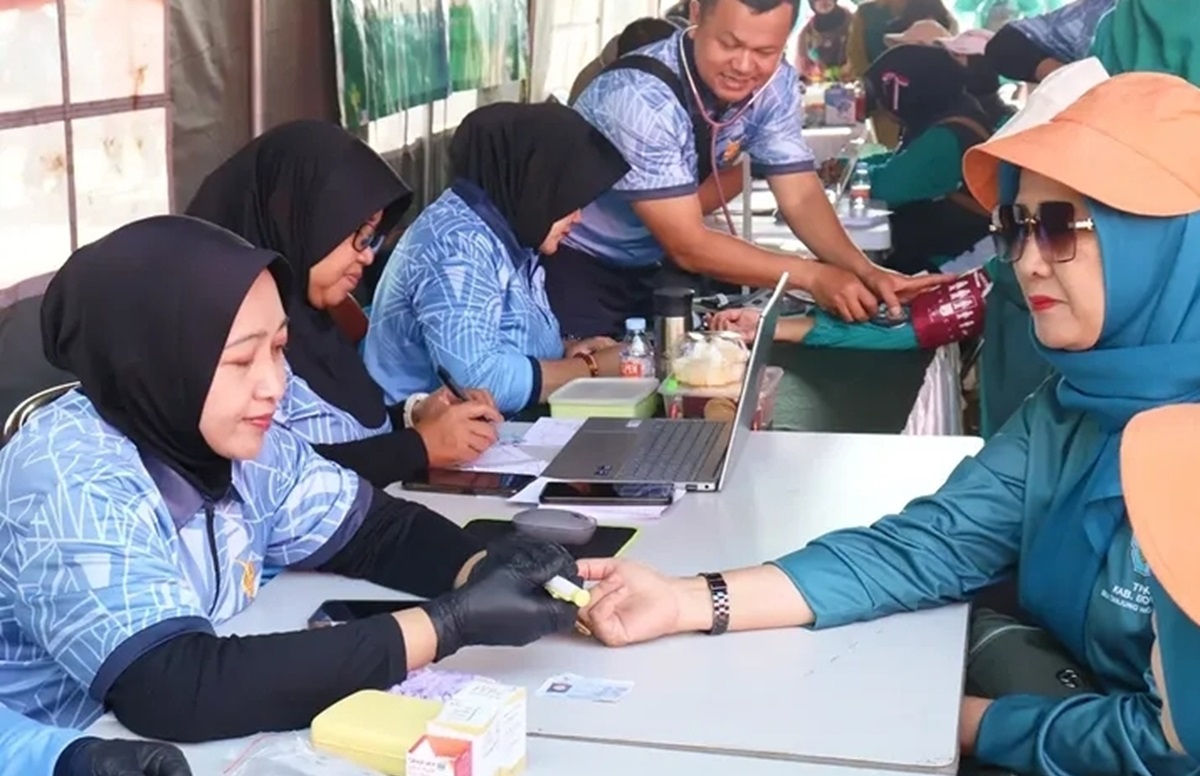 HUT ke-81 TNI, Lanud Sulaiman Gelar Bakti Kesehatan Gratis untuk Ratusan Warga