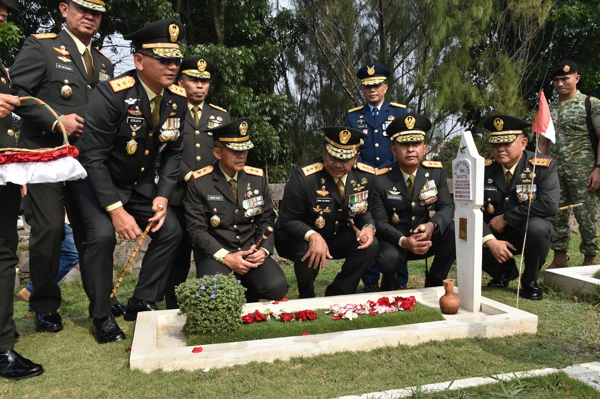Ziarah Nasional HUT ke-81 TNI Khidmat di TMP Cikutra