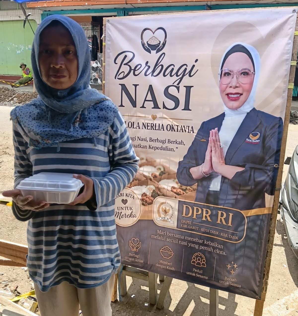 Lola Kembali Sambangi Pasar Baru Garut, Bagikan Nasi Kotak kepada Pedagang dan Warga