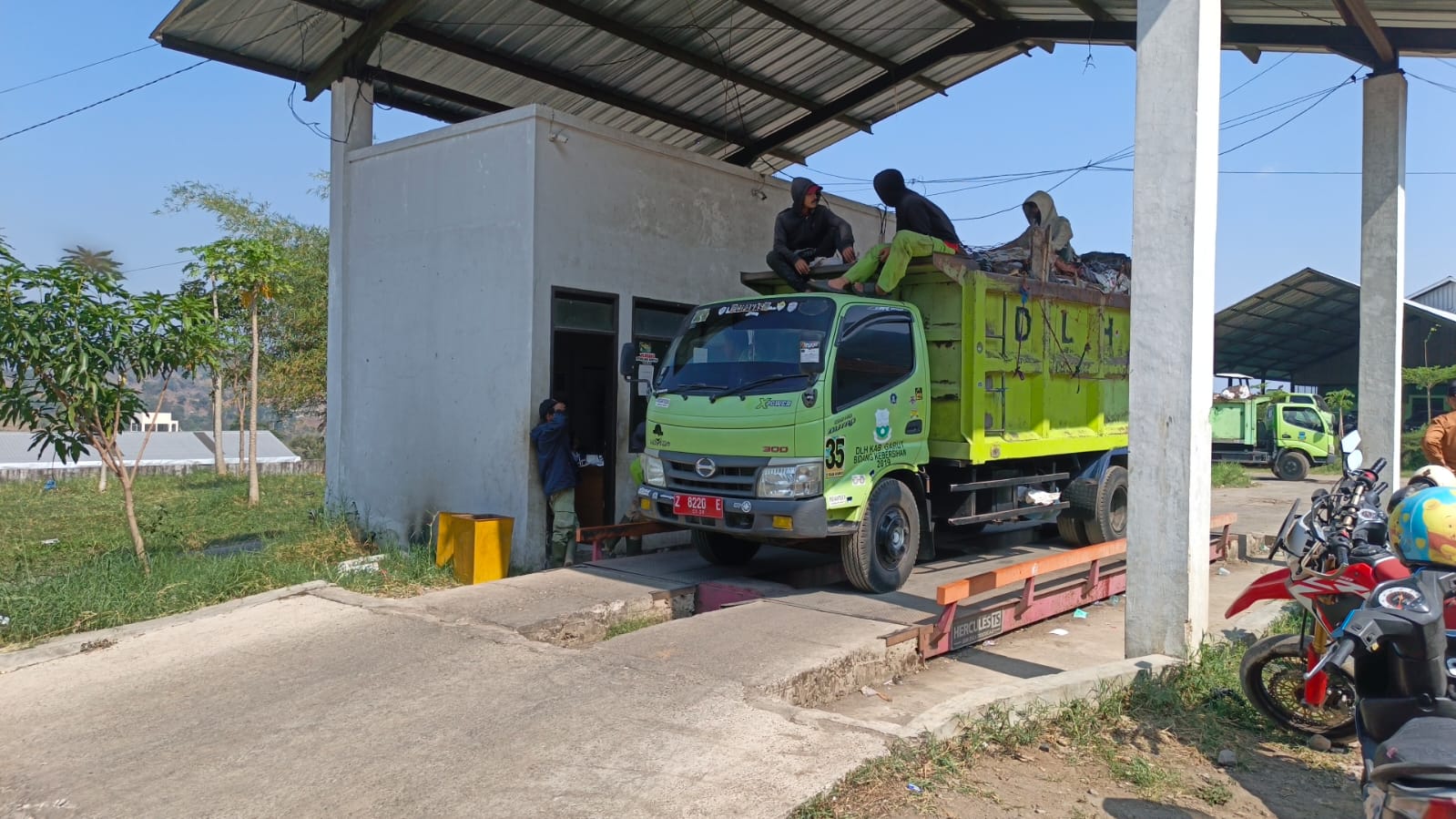 Pengangkutan Sampah ke TPA Pasir Bajing Garut Kembali Dibuka, 1.500 Ton Sampah Menumpuk