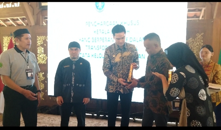 Sukses Dibidang Digitalisasi, Pemkab Sumedang Mendapat Perhargaan dari PWI Jabar dan JHB