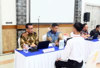 Kakanwil KUMHAM Jabar Masjuno saat menguji peserta 