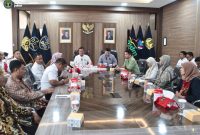 Wakil Penanggung Jawab Kegiatan Entry Meeting, Dandy Handoza saat bersama kakanwil Masjuno