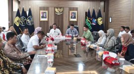 Wakil Penanggung Jawab Kegiatan Entry Meeting, Dandy Handoza saat bersama kakanwil Masjuno