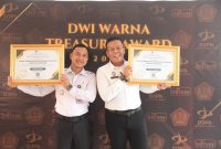 Kakanwil Kemenkumham jabar Masjuno menyabet dua penghargaan pada ajang Dwi Warna Treasury Award 2024.