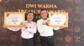 Kakanwil Kemenkumham jabar Masjuno menyabet dua penghargaan pada ajang Dwi Warna Treasury Award 2024.