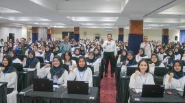 Kakanwil Kemenkumham Jabar Masjuno foto bersama para peserta seleksi CPNS 