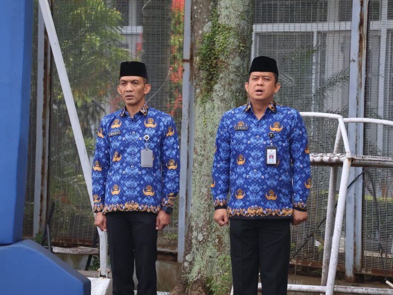 Sejumlah Pimti di Lapas Kelas 1 Sukamiskin Bandung saat melaksanakan Upacara memperingati Hari Bela Negara yang ke - 76