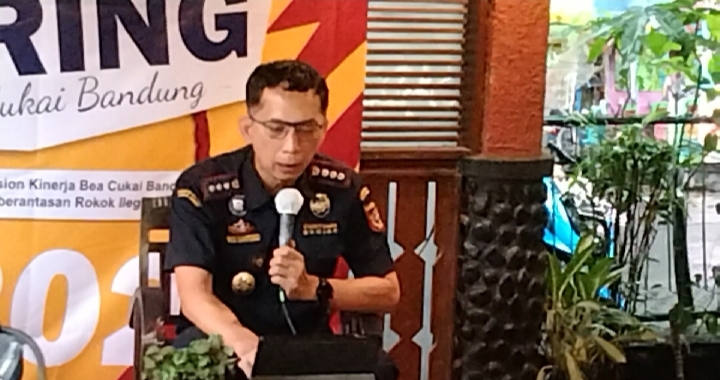 Kepala KPPBC Tipe Madya Pabean A Bandung,Budi Santoso.