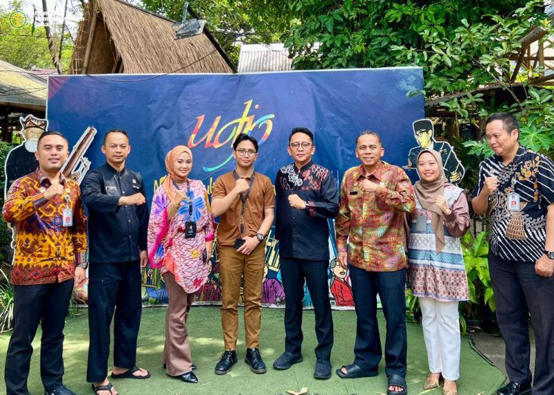 Kepala Bidang Pelayanan Kekayaan Intelektual (KI) Kanwil Kemenkum Jabar, Ery Kurniawan, bersama tim, melakukan inventarisasi dan koordinasi terkait kekayaan intelektual komunal di Saung Angklung Udjo Kota Bandung 