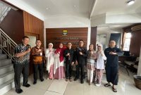 Kepala Bidang Kekayaan Intelektual Kanwil Kemenkum Jawa Barat, Ery Kurniawan, beserta tim, disambut dengan hangat oleh Sekretaris Dinas Kebudayaan dan Pariwisata (Disbudpar) Kota Bandung