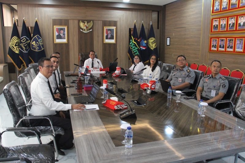 Kakanwil Kemenkum Jabar beserta jajarannya saat mengikuti kegiatan pelatihan penguatan KI Tahun 2025