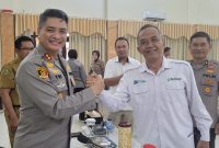 Kapolres Cimahi, AKBP Tri Suhartanto, saat bersama wakil administratur KPH Bandung Utara Diky Rizky Taruna usai rakor