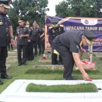 Kakanwil Kemenkum Jabar Hadiri Upacara Tabur Bunga Hari Bhakti Imigrasi ke-75 di Taman Makam Pahlawan Cikutra Bandung