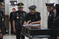 Kakanwil Kemenkum Jabar resmi melantik 10 pejabat non manajerial di lingkungan Kanwil Kemenkum Jabar