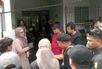 Pengadilan Negeri Bandung melakukan eksekusi lahan aset milik PTKAI di Jalan Batu Api,Kota Bandung,Kamis (16/01/2025).