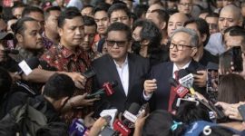 Sekretaris Jenderal PDI Perjuangan Hasto Kristiyanto saat memberikan keterangan Pers,Selasa (18/2/2025)