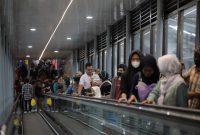 Suasana penumpang kereta api di Stasiun Bandung.