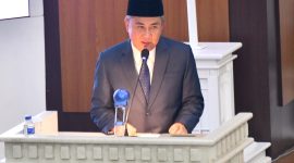 Bey Machmudin menyampaikan ucapan perpisahan di Rapat Paripurna DPRD Jabar di Kota Bandung, Jumat (21/2/2025).