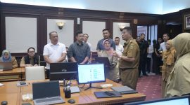Wakil Gubernur Jawa Barat, Erwan Setiawan bersilaturahmi dengan para pegawai Sekretariat Daerah Provinsi Jawa Barat di Gedung Sate, Senin (24/2/2025).