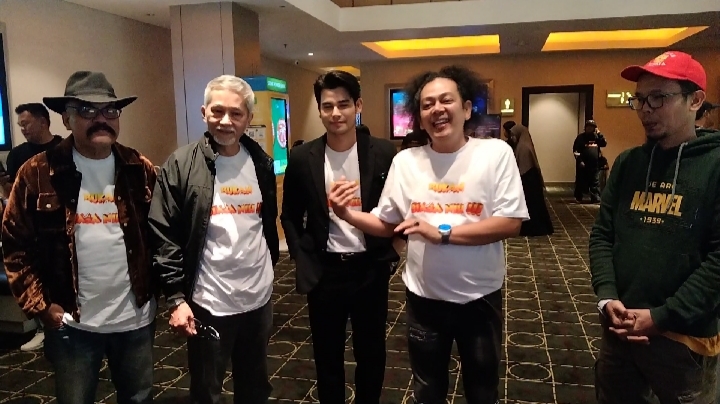 Film komedi petualangan mahasiswa rantau berjudul 