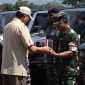 Menteri Pertahanan Sjafrie Sjamsoeddin menyerahkan,serahkan kendaraan khusus Maung MV3 buatan PT Pindad kepada TNI/Polri di Lanud Husein Sastranegara, Kota Bandung, Sabtu (1/3/2025).