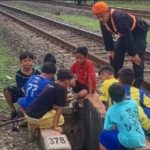 KAI Daop 2 Bandung Larang Masyarakat Ngabuburit di Jalur Kereta Api