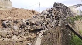 TPT yang jebol di sebuah pabrik yang berada di Kecamatan Cibatu Garut.