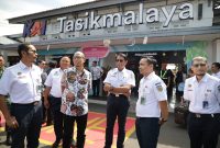 Direktur Utama PT Kereta Api Indonesia (Persero), Didiek Hartantyo, melakukan kunjungan kerja ke Stasiun Tasikmalaya pada Kamis, 27 Maret 2025 dalam rangka Posko Angkutan Lebaran 2025.