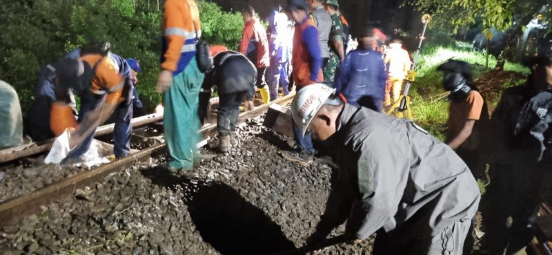 Perbaikan Jalur Rel Ciamis - Manonjaya Masih Berlangsung.