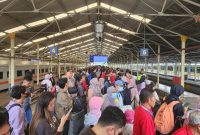 Sekitar 18 Ribu Pelanggan Berangkat dengan Kereta Api dari wilayah Daop 2 Bandung Pada Puncak Arus Mudik.