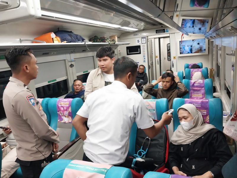 KAI Daop 2 Siagakan Petugas Kesehatan Selama Angkutan Lebaran, Pemudik Yang Butuh Bantuan Medis Bisa Memanfaatkannya.