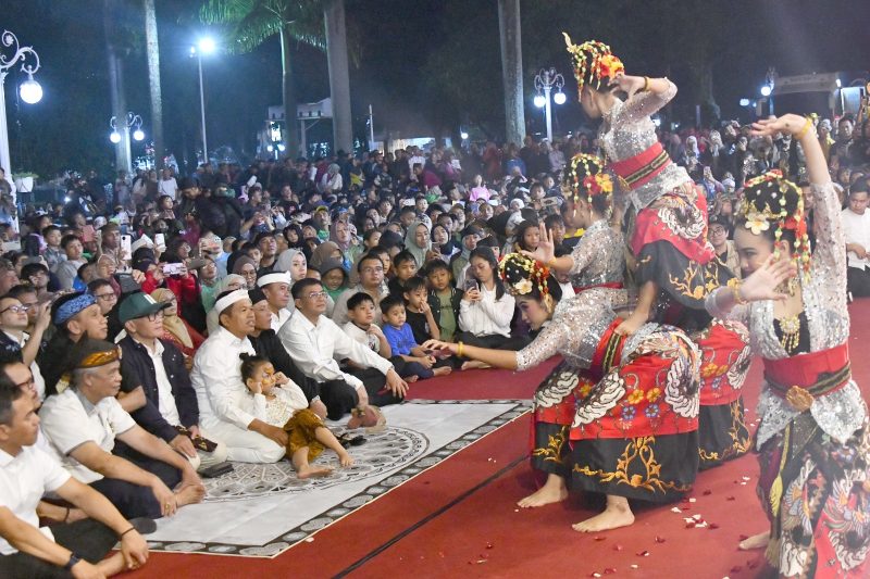 Pemeritah Provinsi Jawa Barat menggelar kegiatan 'Abdi Nagri Nganjang ka Warga' di halaman Gedung Pakuan, Kota Bandung, Sabtu 12 April 2025.