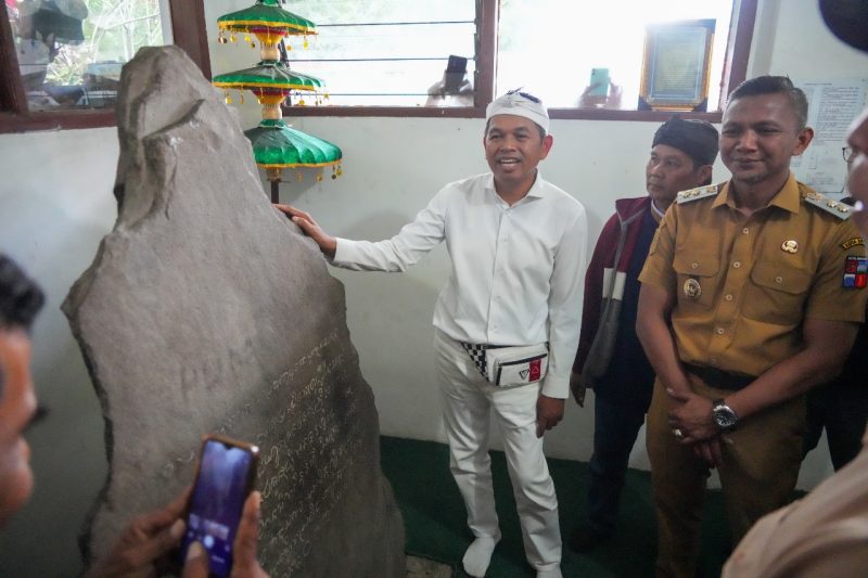 Gubernur Jawa Barat Dedi Mulyadi melakukan kunjungan kerja ke Museum Batutulis di Kota Bogor, Senin 14 April 2025. 