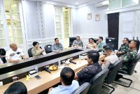 Ketua APINDO Jabar Ning Wahyu Astutik saat melakukan rapat bersama jajaran strategis, mulai dari Polda Jabar, Korem 062 Tarumanegara, Forkopimda Garut, hingga para pelaku usaha, membahas terkait penanganan permasalahan premanisme di Garut.