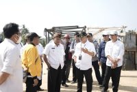 Kepala Dinas Pariwisata dan Kebudayaan Provinsi Jawa Barat Iendra Sofyan meninjau kawasan destinasi wisata Pantai Batukaras, Kecamatan Cijulang, Kabupaten Pangandaran, 4-5 Juni 2025.