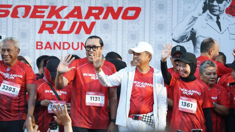 Meriah, ribuan pelari ikuti Soekarno Historical Fun Run dalam rangka peringatan Bulan Bung Karno.
