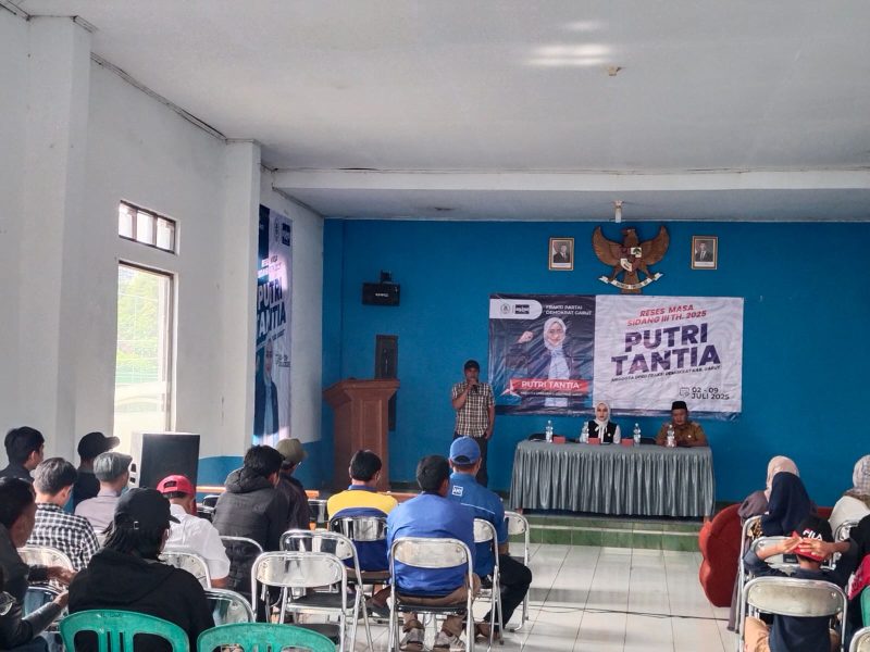 Reses masa sidang III anggota DPRD Garut Putri Tantia.