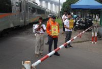 KAI Daop 2 Bandung ingatkan disiplin berlalulintas, kunci keselamatan di perlintasan sebidang.
