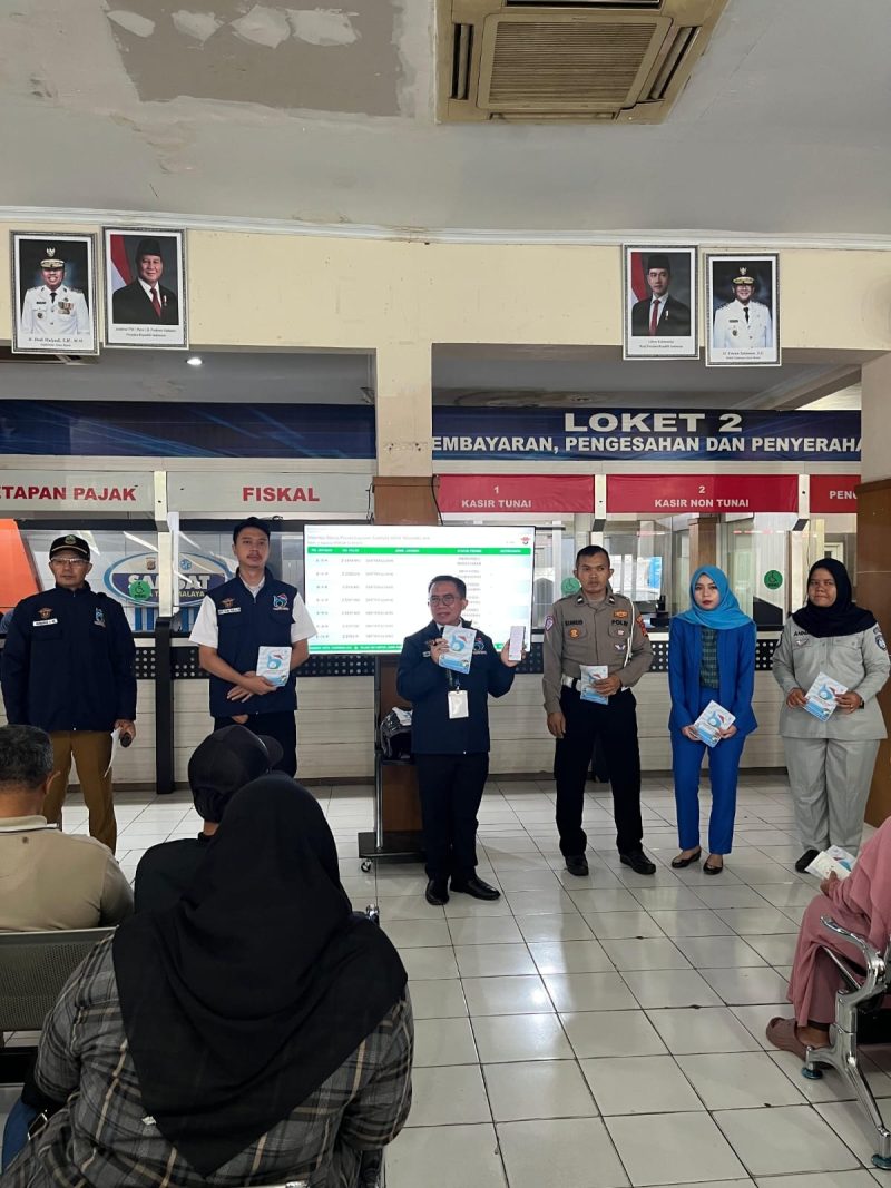 Kepala Samsat kota Tasikmalaya saat melakukan sosialisasi program Jempol Tasik