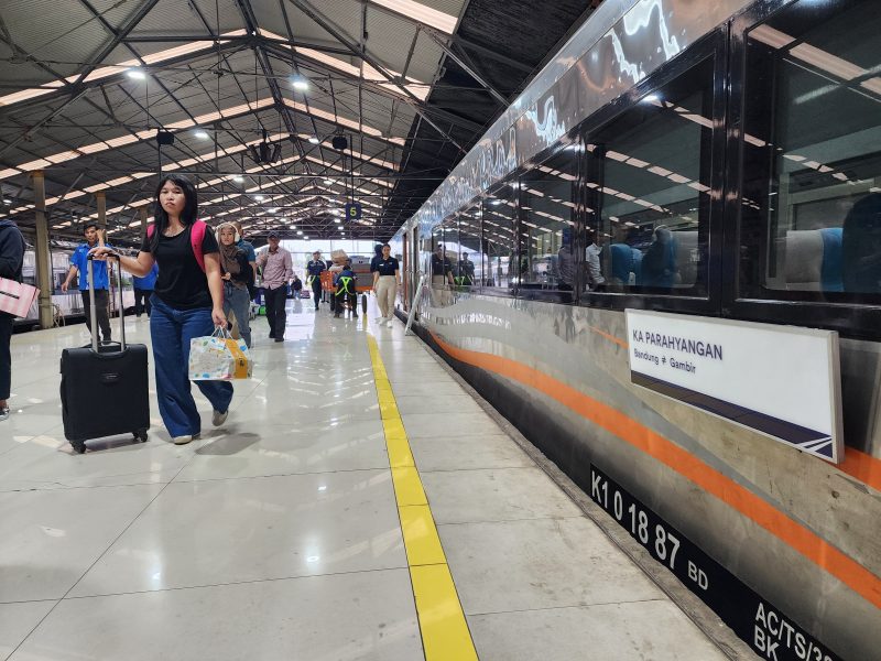 Imbas Gangguan Perjalanan Commuter Line di Stasiun Jakartakota, KAI Daop 2 Bandung Batalkan Perjalanan KA 137 Parahyangan Relasi Bandung – Gambir.