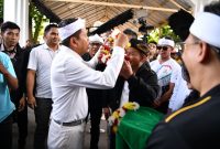 Gubernur Jawa Barat Dedi Mulyadi menyambut Kontingen Jawa Barat pada FORNAS VIII di Bale Asri Pusdai Provinsi Jawa Barat, Kota Bandung, Kamis (7/8/2025).