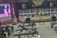 Seluruh anggota Fraksi PDI Perjuangan DPRD Jawa Barat, termasuk Wakil Ketua DPRD Jawa Barat Ono Surono kompak tidak menghadiri rapat paripurna yang digelar di Gedung DPRD Jawa Barat, Jumat (15/8).