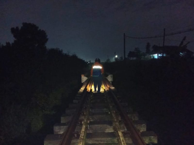 Untuk memastikan keselamatan dan keamanan perjalanan KA pasca gempa,Daop 2 Bandung hentikan beberapa perjalanan kereta api.