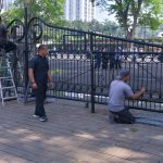 Pasca Demonstrasi, Fasilitas Umum di Sekitar Gedung Sate dan DPRD Jabar Mulai Dibersihkan