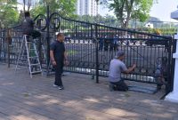 Pasca demonstrasi, fasilitas umum di sekitar Gedung Sate dan DPRD Jabar mulai dibersihkan.