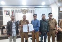 Warga Desa Cimaragas, Kecamatan Pangatikan, Kabupaten Garut, menyampaikan aspirasi penting kepada Pemerintah Kabupaten Garut,Aspirasi ini disampaikan oleh Forum Masyarakat Desa (FOMAD) Cimaragas yang diwakili oleh Koordinator Lapangan, Wasman, kepada Sekretaris Daerah (Sekda) Garut, Nurdin Yana, di Kantor Setda Garut, Selasa (9/9/2025).